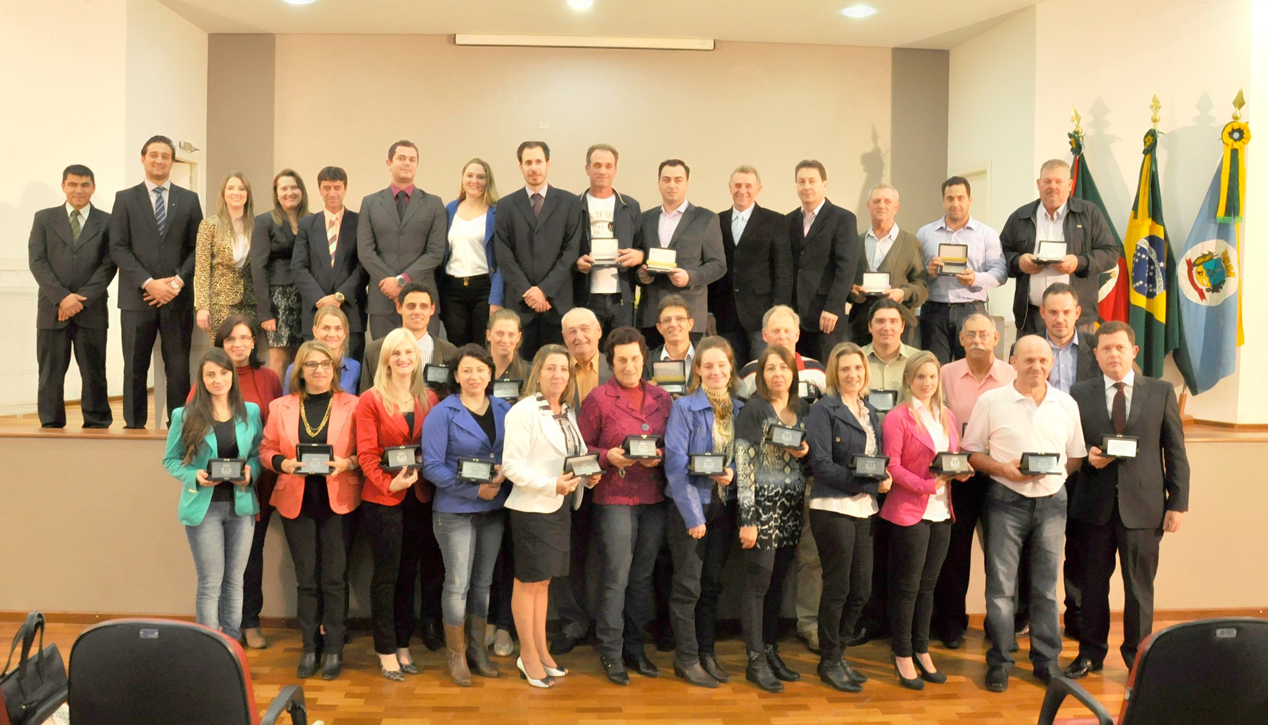 Sessão Solene da CMV concede Título Voluntário Vilamariense