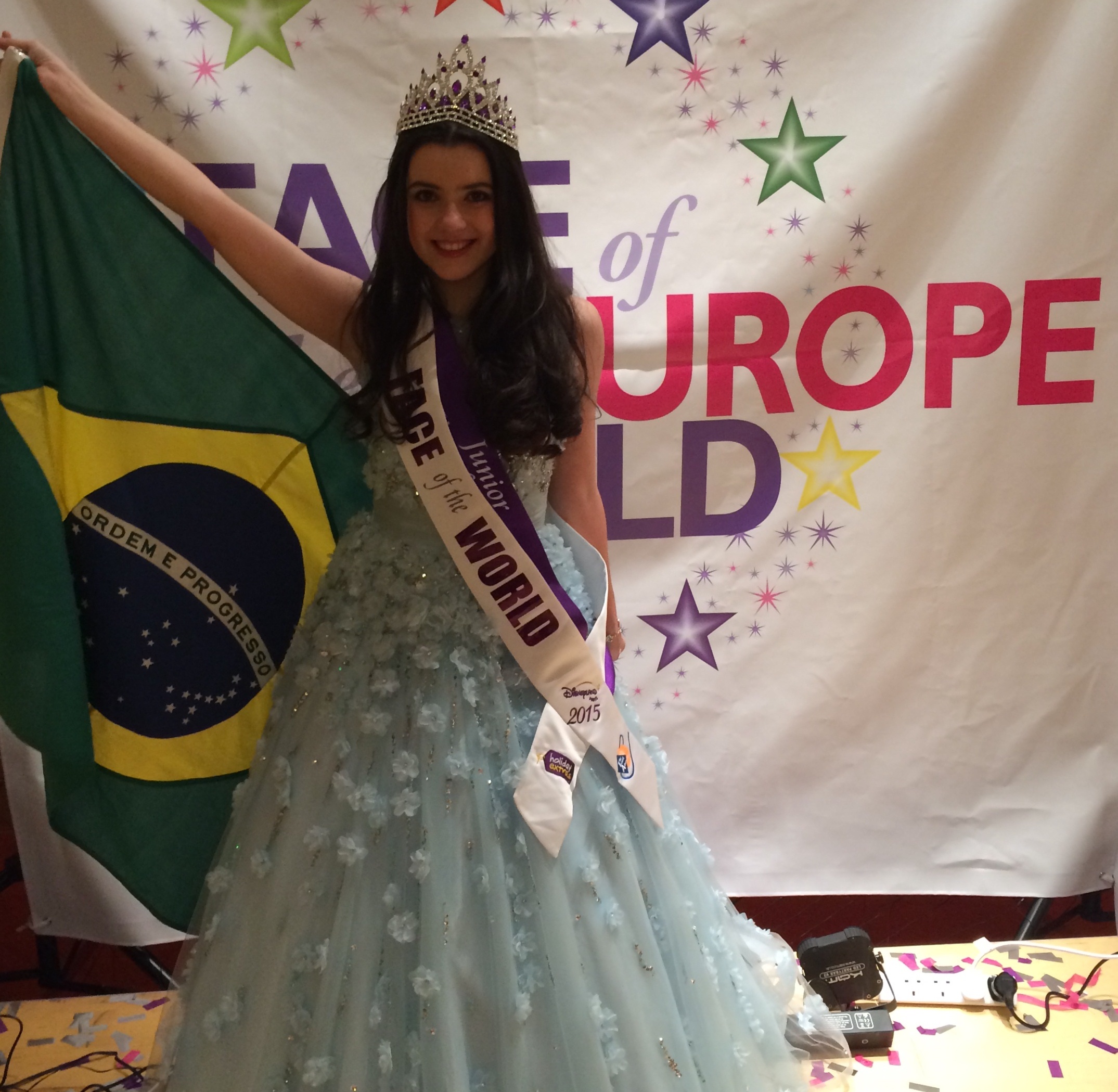Marinna Sartori Vedana é eleita Miss Face of the World 2015 e Miss Fotogênica