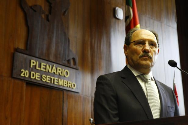 Sartori assina decreto que vai suspender pagamentos por 180 dias