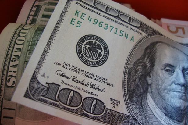 Dólar dispara e fecha em R$ 3,123