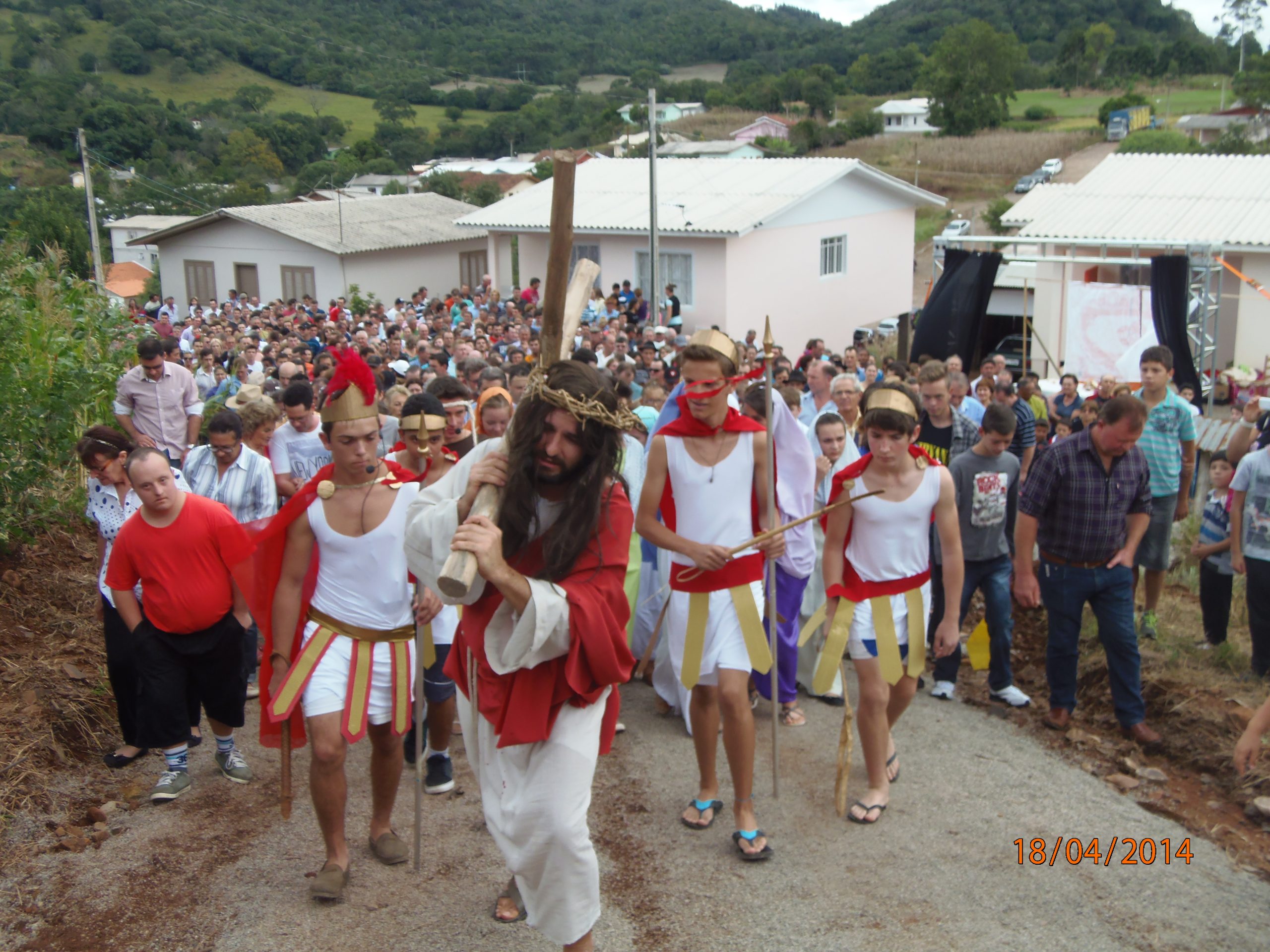 Caravana do Bem promove a encenação Paixão no Morro do Cristo
