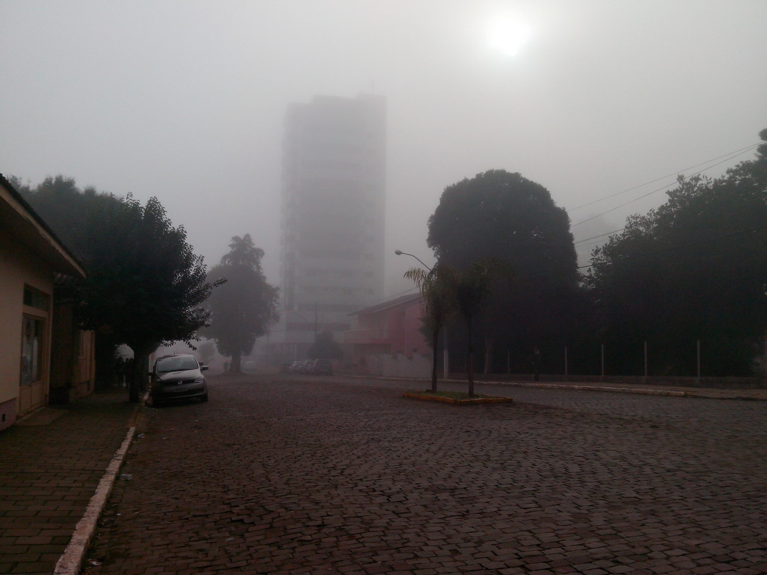 Cerração marca os primeiros dias de junho, em Vila Maria