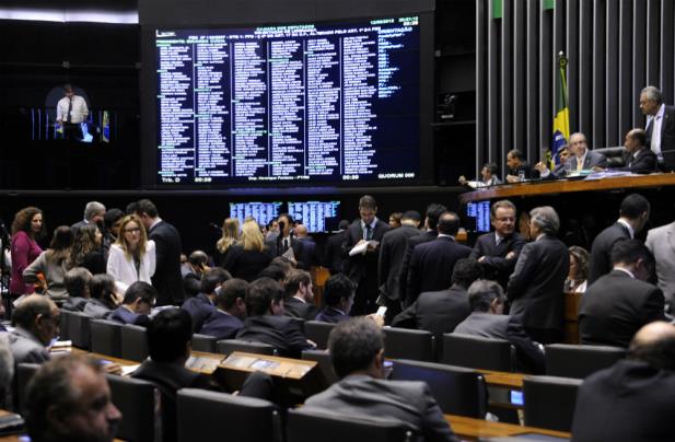 Câmara aprova doação de empresas aos partidos para campanhas eleitorais