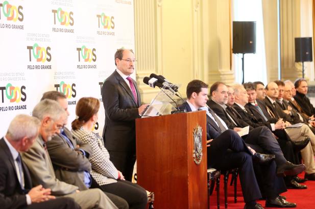Remédio é amargo, mas o Estado está na UTI, diz Sartori ao apresentar projeto de aumento de impostos