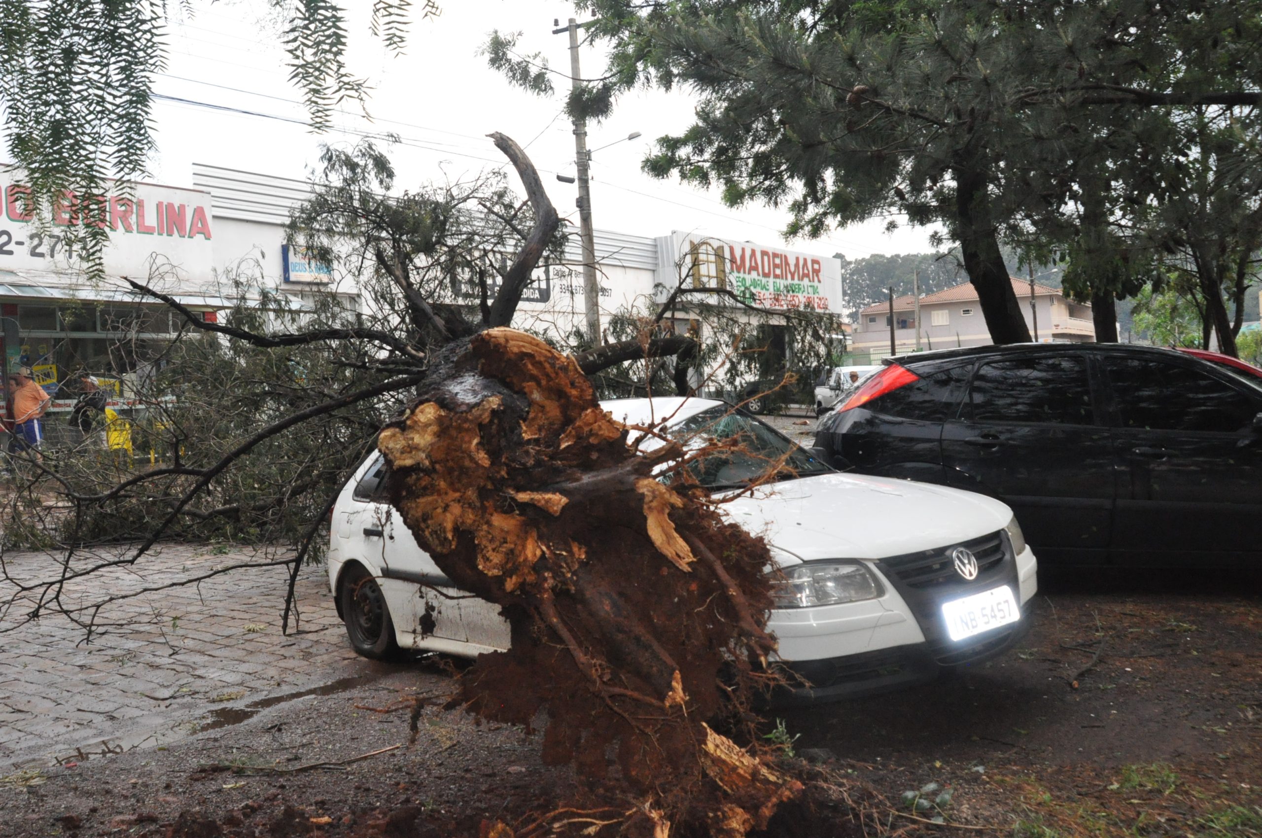 Temporal causa transtornos na região