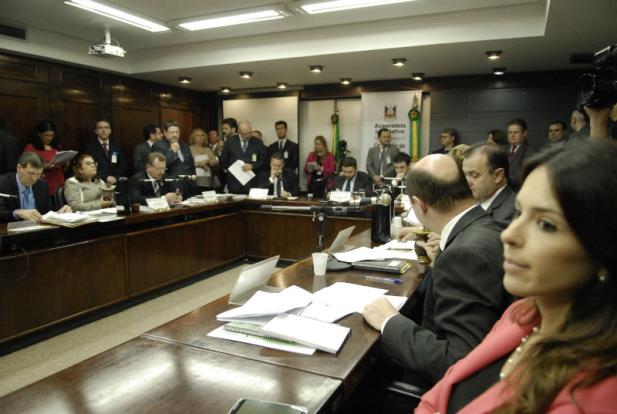 CCJ aprova extinção de pensão vitalícia de ex-governadores