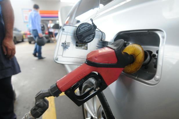 ECONOMIA: Combustíveis devem sofrer novo aumento em novembro