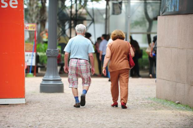 Expectativa de vida do brasileiro sobre para 75,2 anos, aponta IBGE