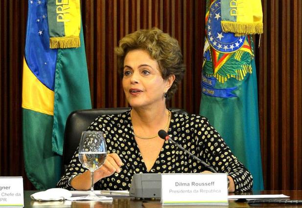 Enxugamento federal: Dilma sanciona lei orçamentária de 2016, mas com veto ao reajuste do Bolsa Família