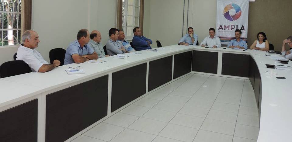 Prefeito de Gentil, Vanderlei Ramos do Amaral, é reeleito Presidente da AMPLA