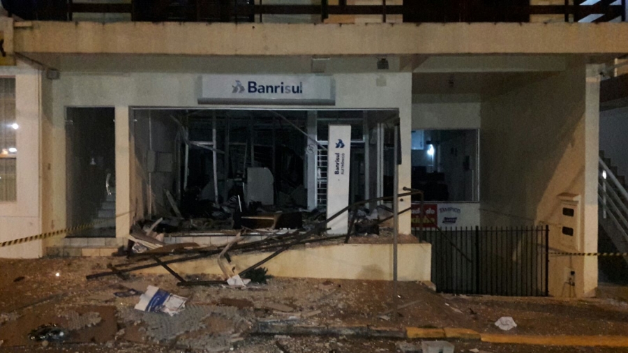 SEGURANÇA: Bandidos explodem caixas eletrônicos da Agência do Banrisul em Ibirapuitã