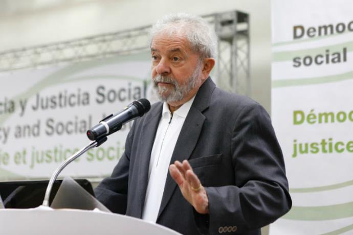POLÍTICA: Publicadas exonerações de Lula e de 28 ministros no Diário Oficial da União