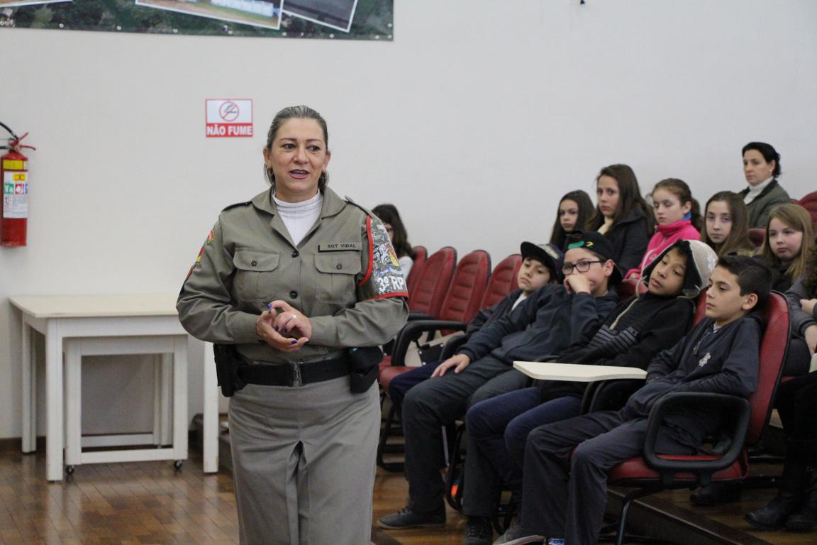 Sargento Vidal palestrou para crianças e adolescentes de Vila Maria