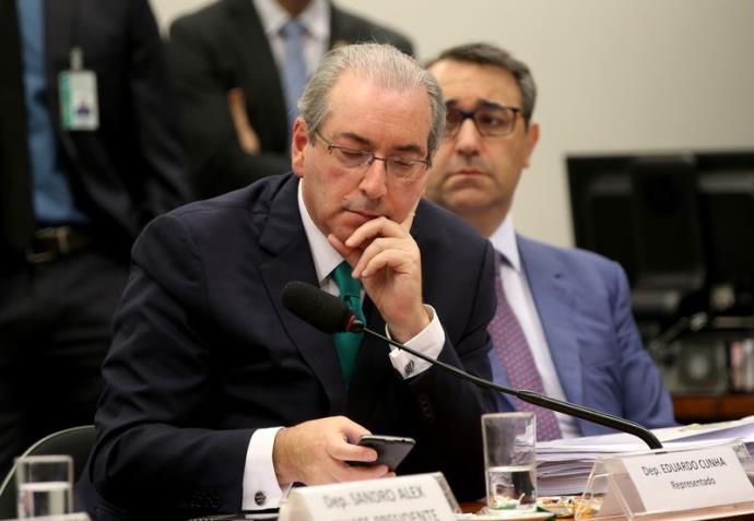 POLÍTICA: Eduardo Cunha renuncia à presidência da Câmara dos Deputados