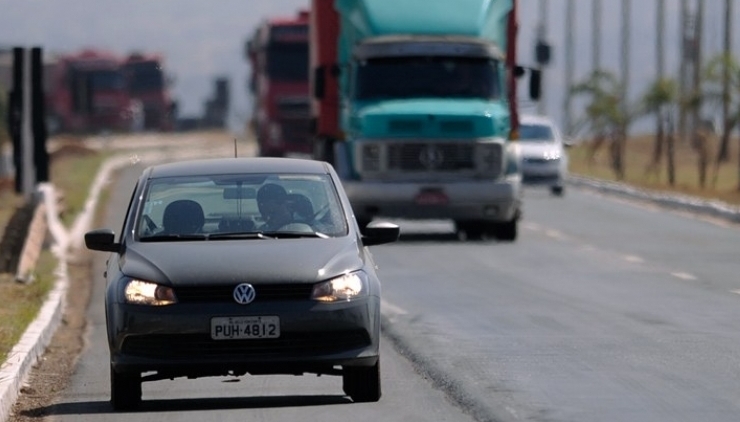 TRÂNSITO: Uso dos faróis durante o dia nas rodovias é obrigatório a partir desta sexta-feira