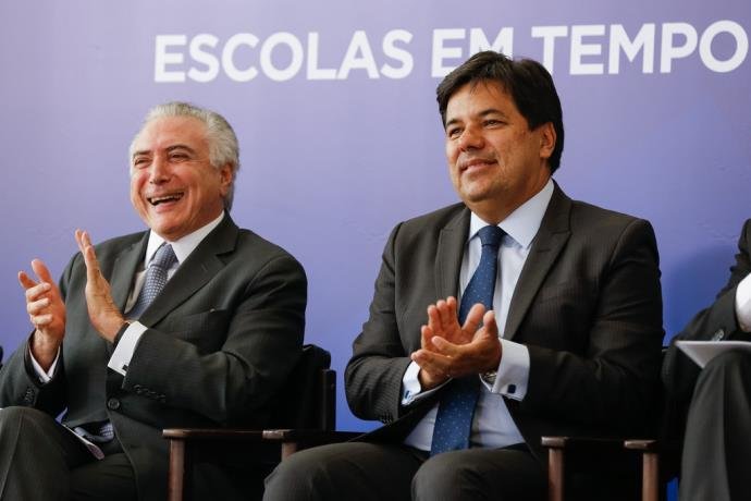 ENSINO: Governo exclui espanhol, artes e educação física do currículo do ensino médio