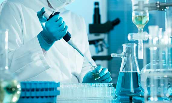 Biomédicos estão proibidos de fazer procedimentos dermatológicos e cirúrgicos