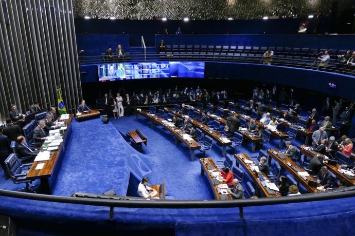 POLÍTICA: Por 61 a 14, Senado aprova PEC do Teto em primeiro turno