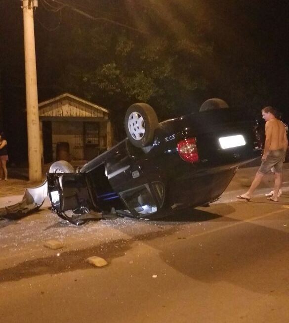 TRÂNSITO: Acidente no centro de Vila Maria na madrugada deste sábado
