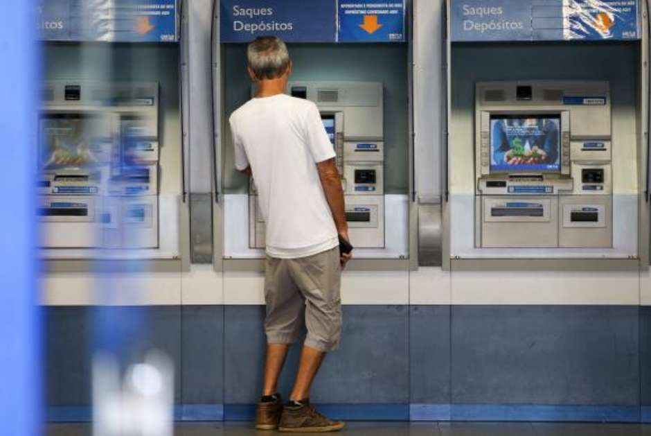 Primeiro dia de saques das contas inativas do FGTS: 1,4 milhão de trabalhadores retiraram R$ 1,8 bilhão