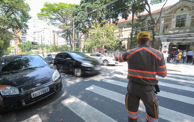 Câmara aprova fim de multa para quem esquecer a CNH; projeto deve seguir para o Senado