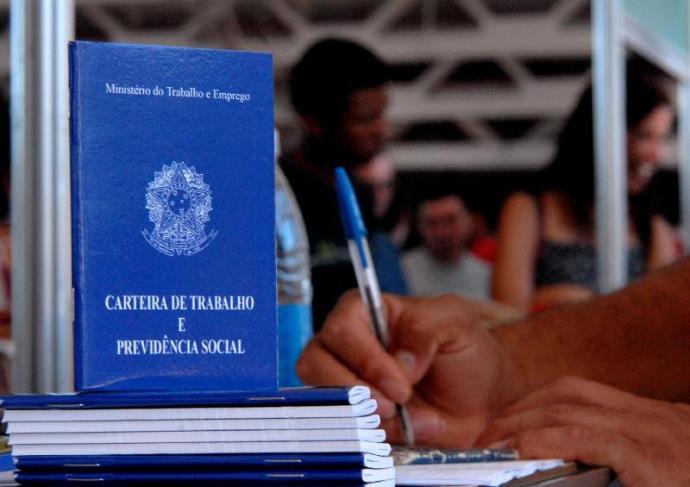 POLÍTICA: Reforma Trabalhista é publicada no Diário Oficial da União