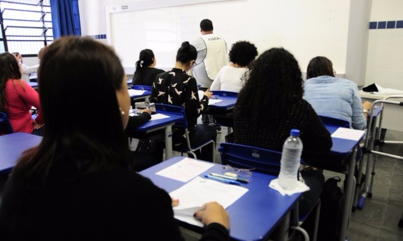 Concursos públicos abertos reúnem 12,8 mil vagas no país