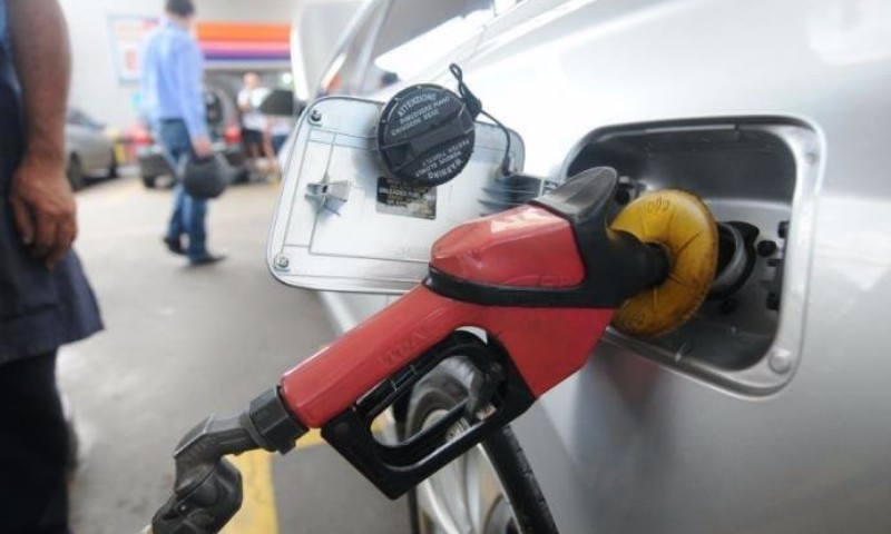 ECONOMIA: Gasolina ficará 1,3% mais cara a partir de sexta-feira