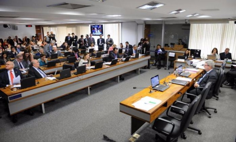 CCJ do Senado aprova regras para demissão de servidor público