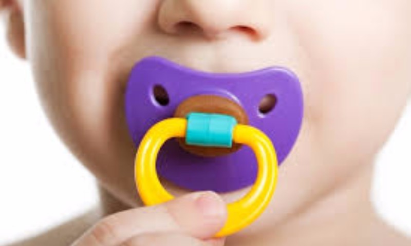 Meu filho adora chupeta. Isso é preocupante?