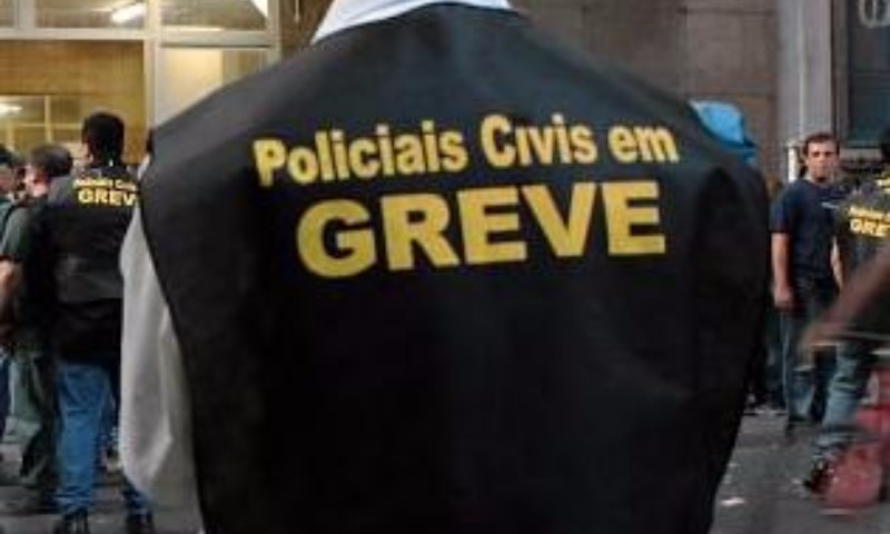Contra parcelamento de salários, policiais civis fazem greve no RS