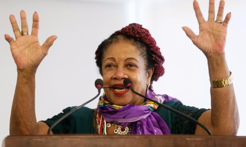POLÍTICA: Ministra dos Direitos Humanos desiste de pedir salário de R$ 61 mil