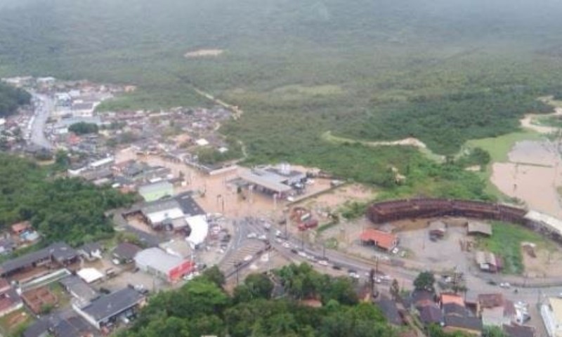 TEMPO: Chuva em Santa Catarina causa uma morte e deixa uma pessoa desaparecida