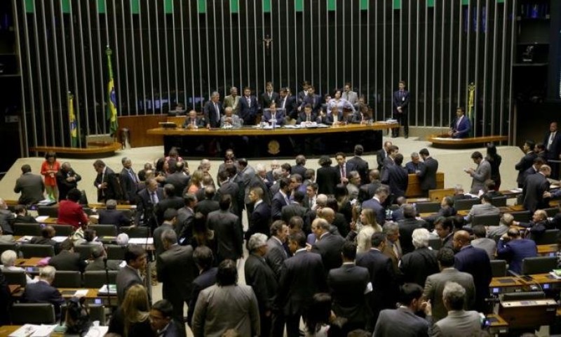 POLÍTICA: Câmara aprova decreto de intervenção no Rio de Janeiro