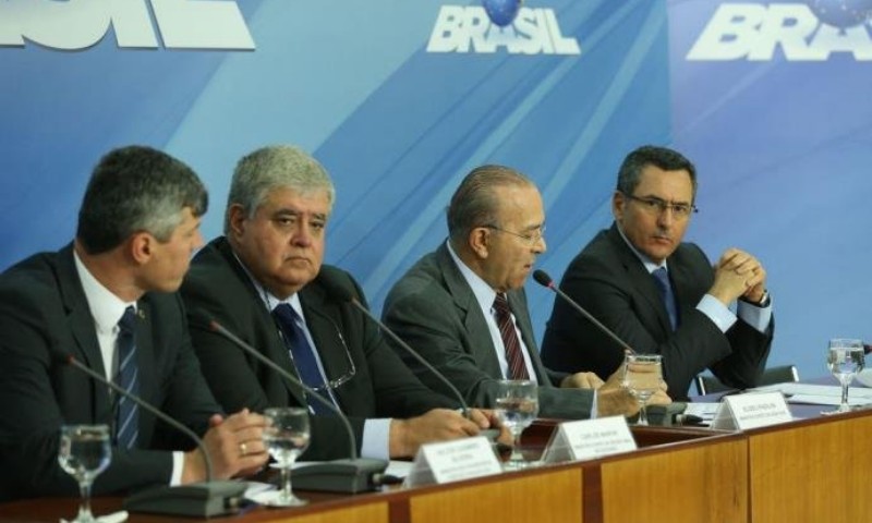 GERAL: Governo anuncia ter acordo para suspender a greve dos caminhoneiros