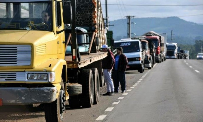GERAL: Caminhoneiros e ANTT terão nova reunião sobre preço do frete na segunda