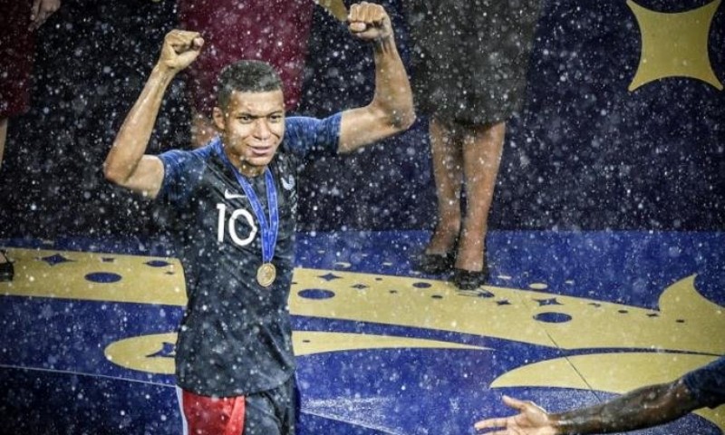 FUTEBOL: Fifa anuncia hoje finalistas do prêmio de melhor do mundo