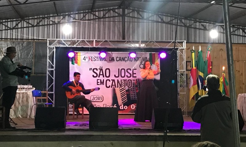 Tradicionalismo: Marauense Josiane Bedin é campeã do 4º Festival da Canção Nativa São José em Canto