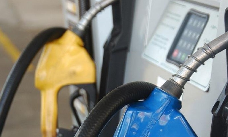 Preço médio da gasolina nas refinarias sobe 1,02% nesta quinta-feira