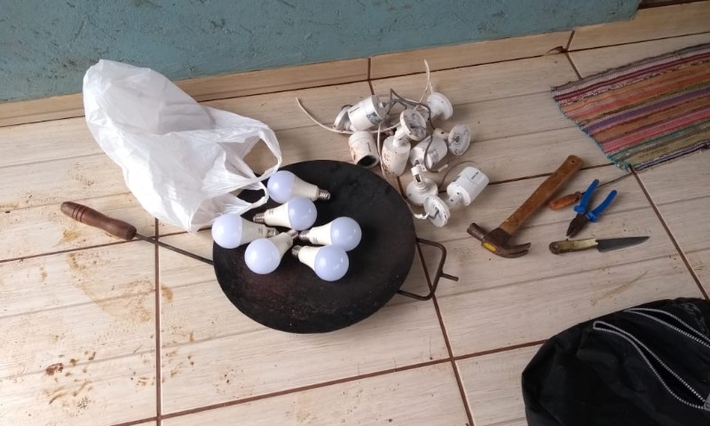 Homem é preso após ser flagrado praticando furto