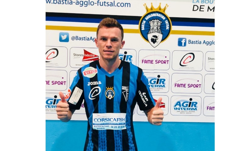 REGIÃO: Atleta camarguense conquista as quadras do futsal Francês