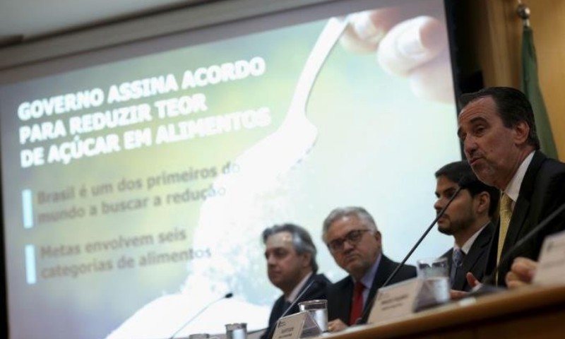 Acordo pretende reduzir 144 mil toneladas de açúcar de alimentos