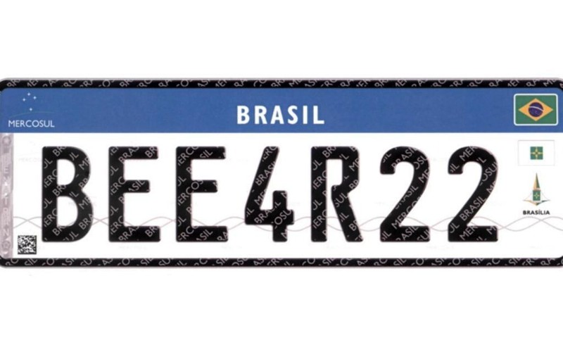 Placas padrão Mercosul começam a ser implantadas em veículos no RS