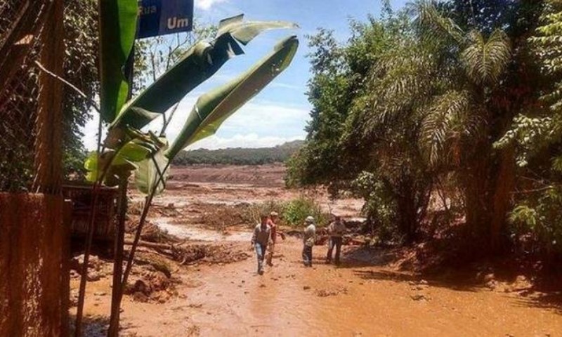 Rompimento de barragem causa danos na grande Belo Horizonte