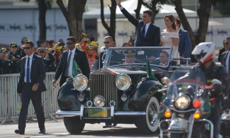 POLÍTICA: Em tom de verde e amarelo, Brasília vive dia diferente