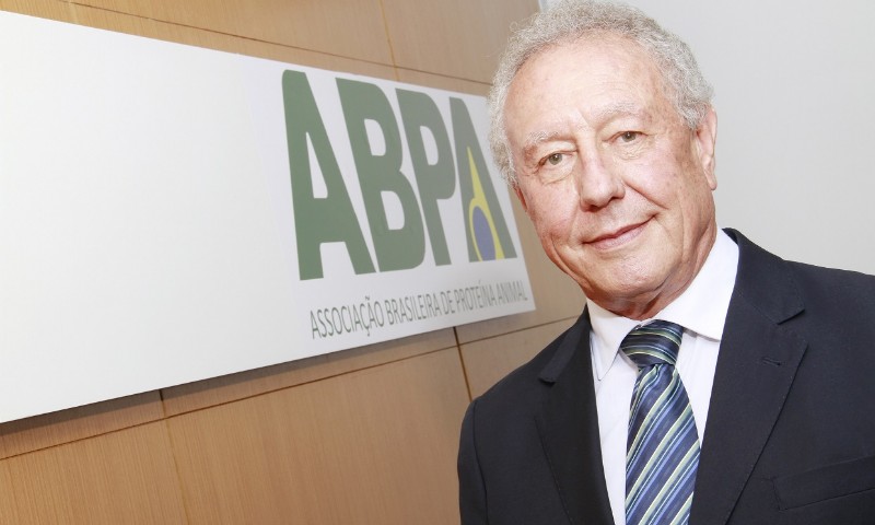 ABPA traz técnicos europeus para visita a frigorífico de Marau