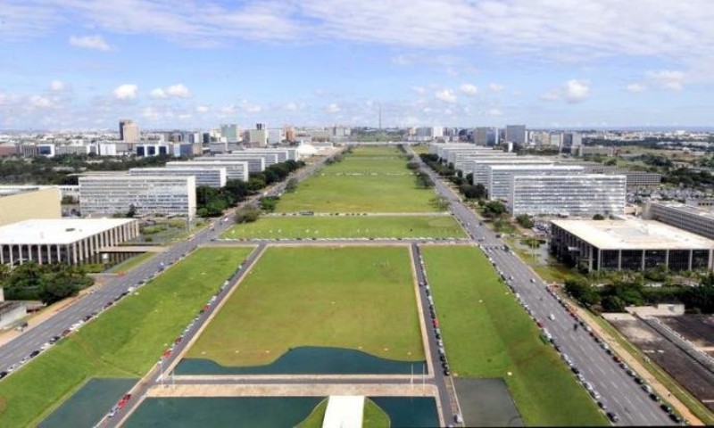 POLÍTICA: Governo quer economizar R$ 209 milhões por ano com cortes de cargos comissionados