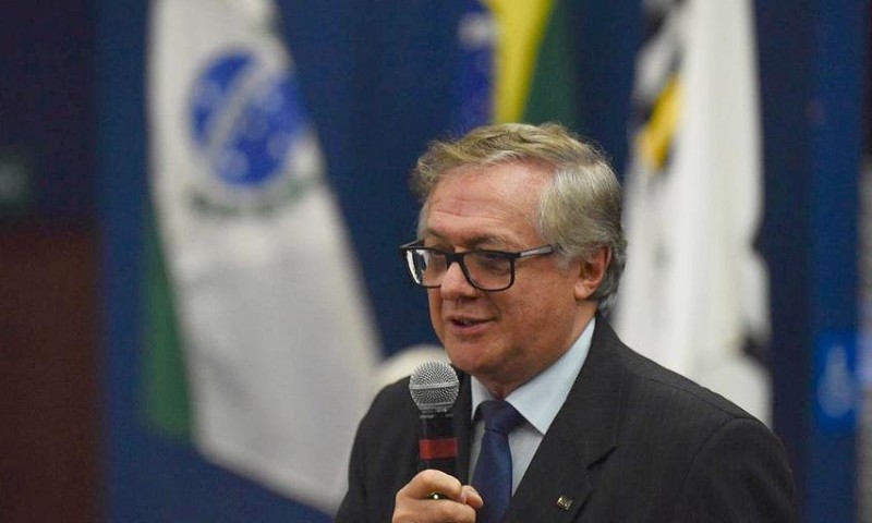 MEC pede para que escolas filmem alunos cantando o hino nacional