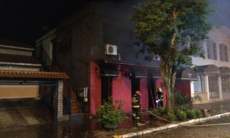 Casca: incêndio destrói 80% de pub