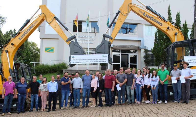 Município de Vila Maria recebeu duas escavadeiras hidráulicas